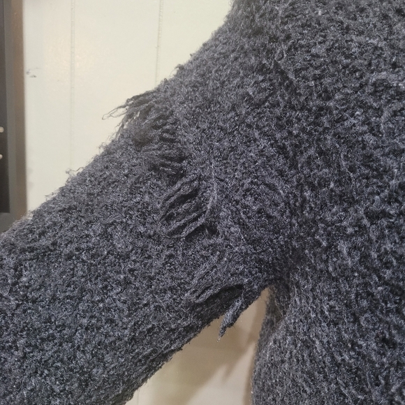 American Eagle Outfitters Gray Fluffy Turtleneck Long Sleeve Distressed Sz XL - Picture 2 of 10